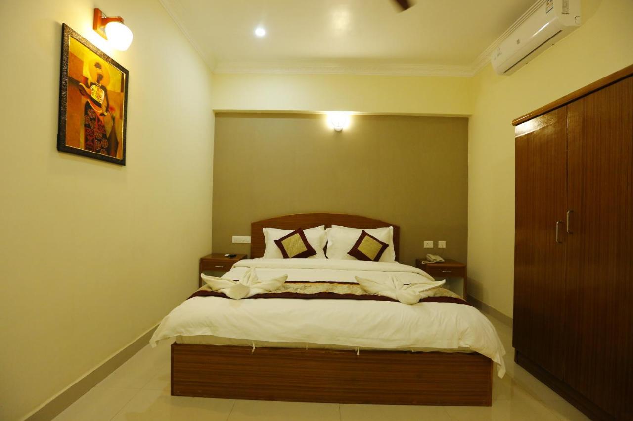 Nitheesh Residency Hotel Канчипурам Екстериор снимка